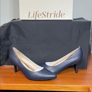 Life Stride Women's Navy Heels
